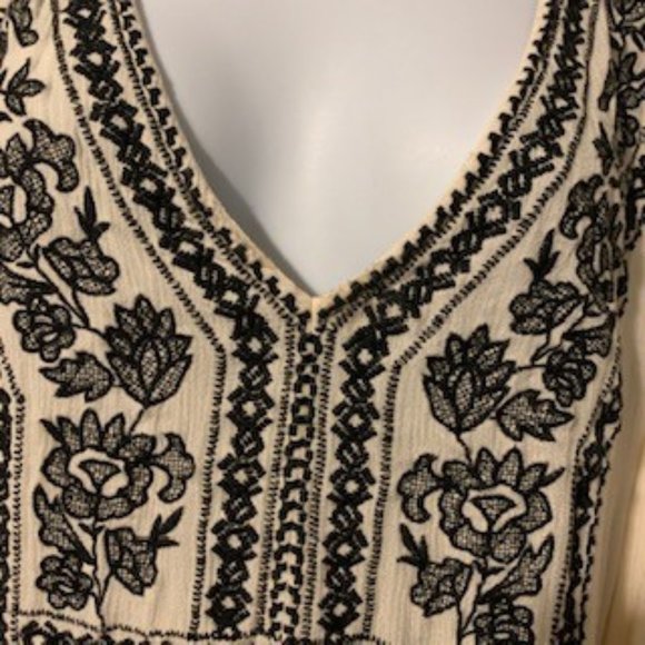 Venus Boho Style Womens Lrg Blouse white with delicate blue embroidery Details - Picture 2 of 9